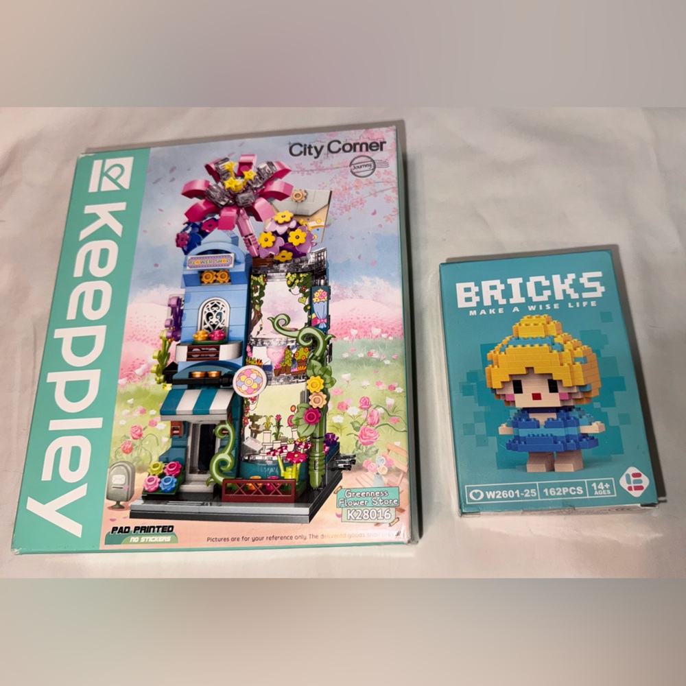 City Corner Building Set - Multicolor - Picture 2 of 16